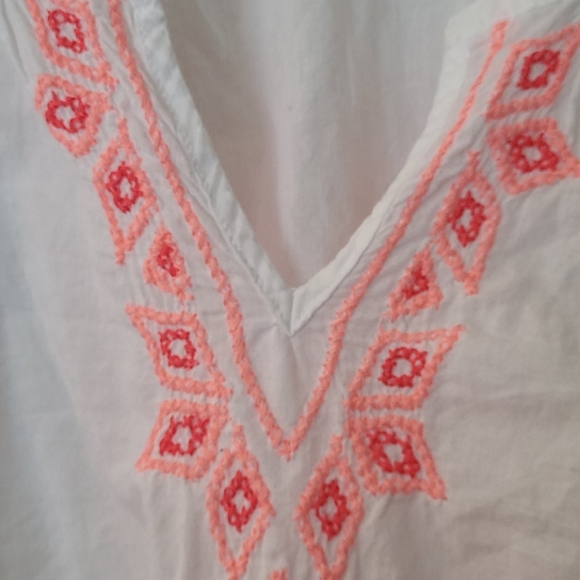 Embroidered bright tank blouse - Picture 2 of 7